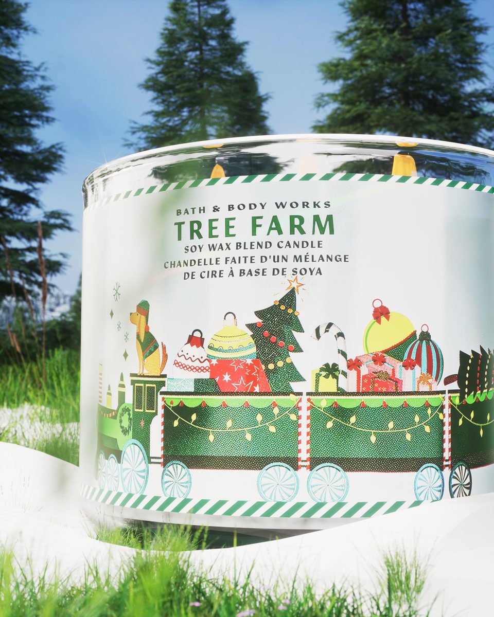 Bougie Tree Farm dans l'herbe, sapins en fond