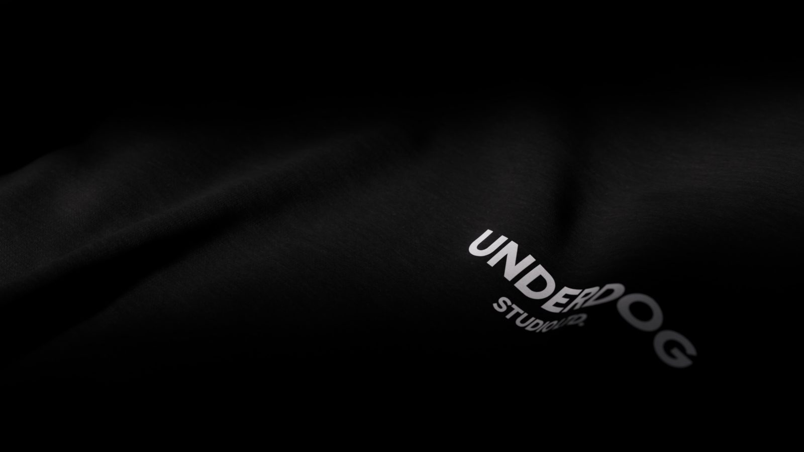 T-shirt noir Underdog Studio, logo brodé